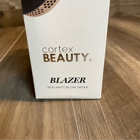 Cortex Beauty Blazer 1600 Watt Lightweight Blow Dryer - Picture 3 of 4
